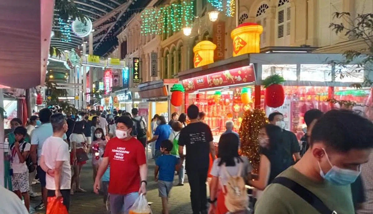  受访顾客认为戴口罩足以有效防范冠病传播。（Victor Chuw面簿） 