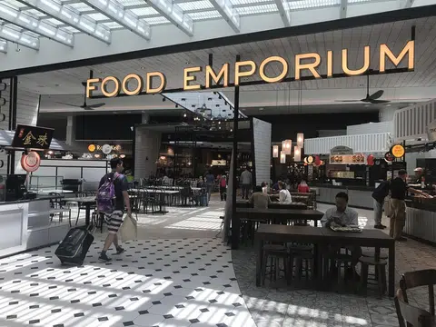 樟宜机场第四搭客大厦食阁。（联合早报）