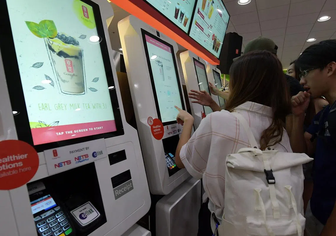 年轻人现在买泡泡茶时，会不会受营养标签左右？（海峡时报）