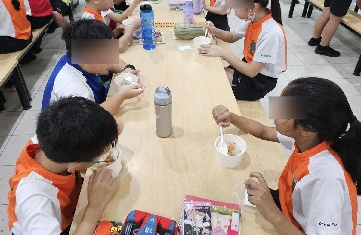布兰雅坡小学其中一所外包食堂餐饮的学校。（取自脸书）