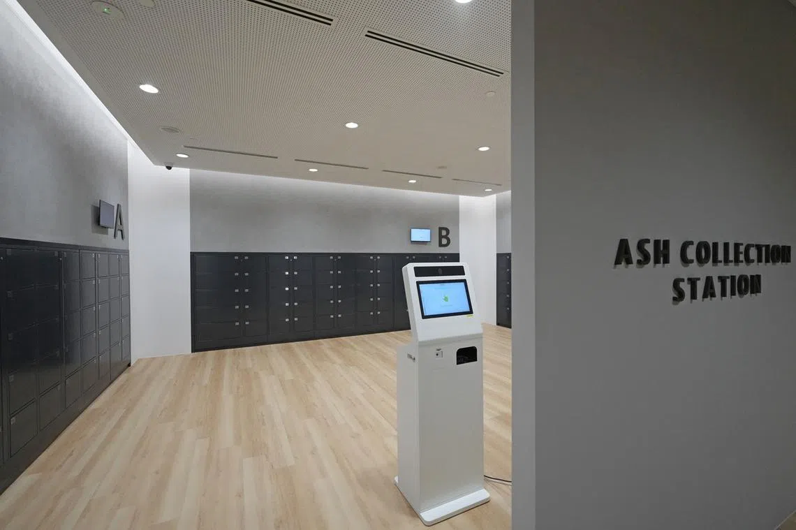 由国家环境局运营的新火化场——万礼北火化场（Mandai North Crematorium，简称 MNC）的骨灰领取处将采用自助系统，家属可通过扫描火葬准证的QR码，自行领取逝者骨灰。（联合早报）