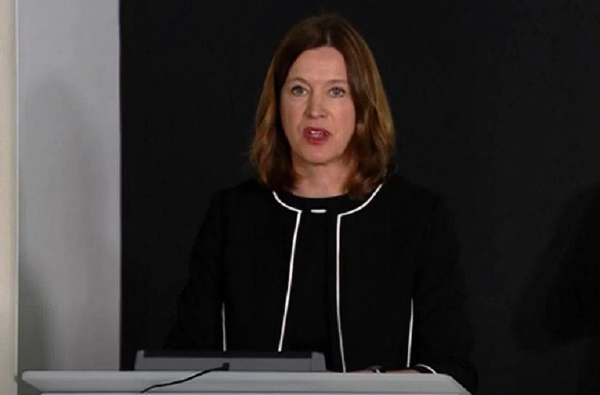  苏格兰首席医疗官考德伍公开道歉后辞职。（欧洲新闻网） 