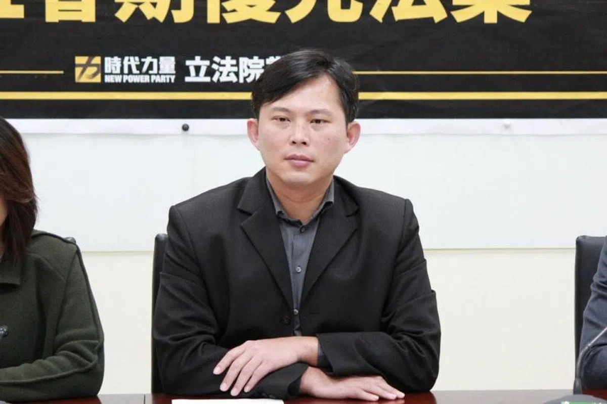  立委黄国昌炮轰假新闻修法是“愚蠢的法律”。(互联网) 
