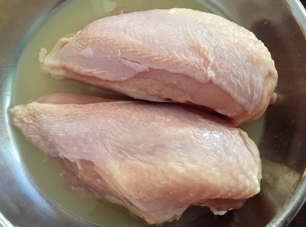 鸡胸肉在西方国家较为受落，也是健身爱好者必吃的食物之一。（新报）