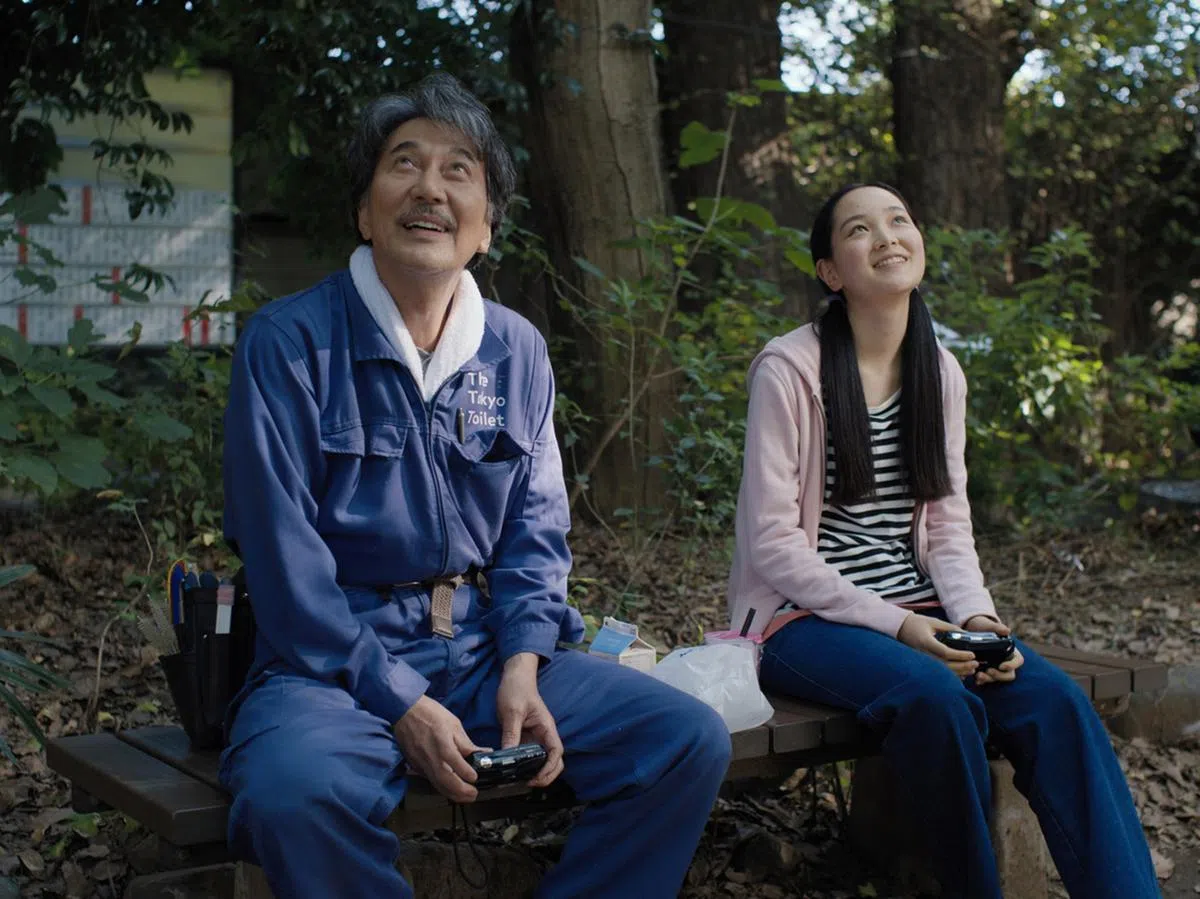 役所广司（左）与中野有纱在《新活日常》中有对手戏。（The Projector/Master Mind Limited）
