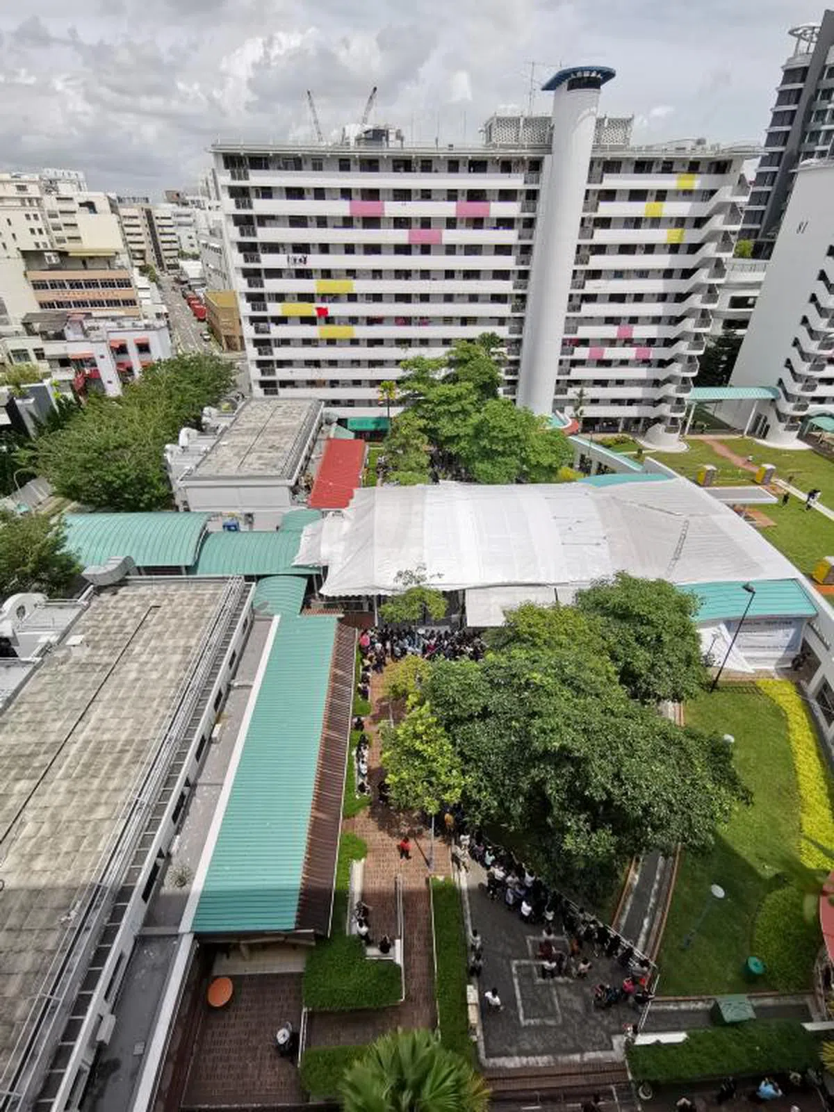 冯伟衷的灵堂位于麦波申巷第82A座综合亭。(联合早报） 