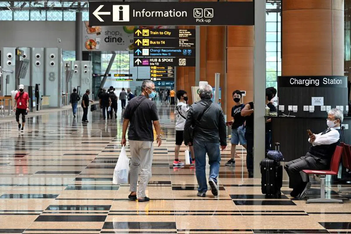  新加坡与香港原本计划去年11月启动旅游泡泡，但因香港疫情出现反弹，计划在启航前夕紧急喊停。（法新社） 