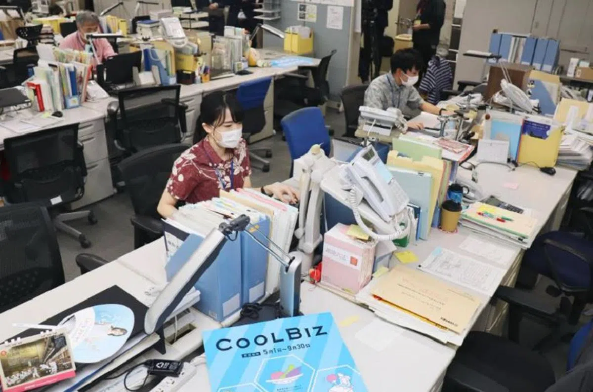 日本自2005年出台的“CoolBiz”计划，在节能方面取得显著效果。（日本时报）