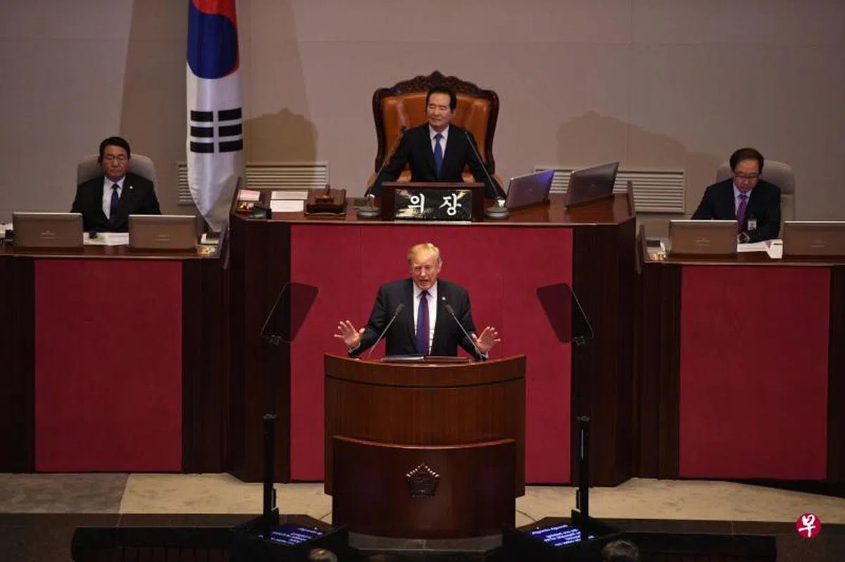  特朗普8日在韩国国会上发表演讲。（法新社） 
