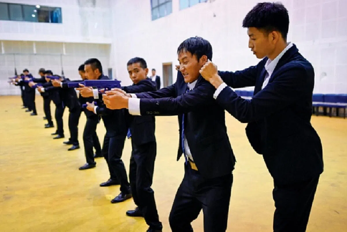 确定他们的身高有超过180公分吗？（互联网）