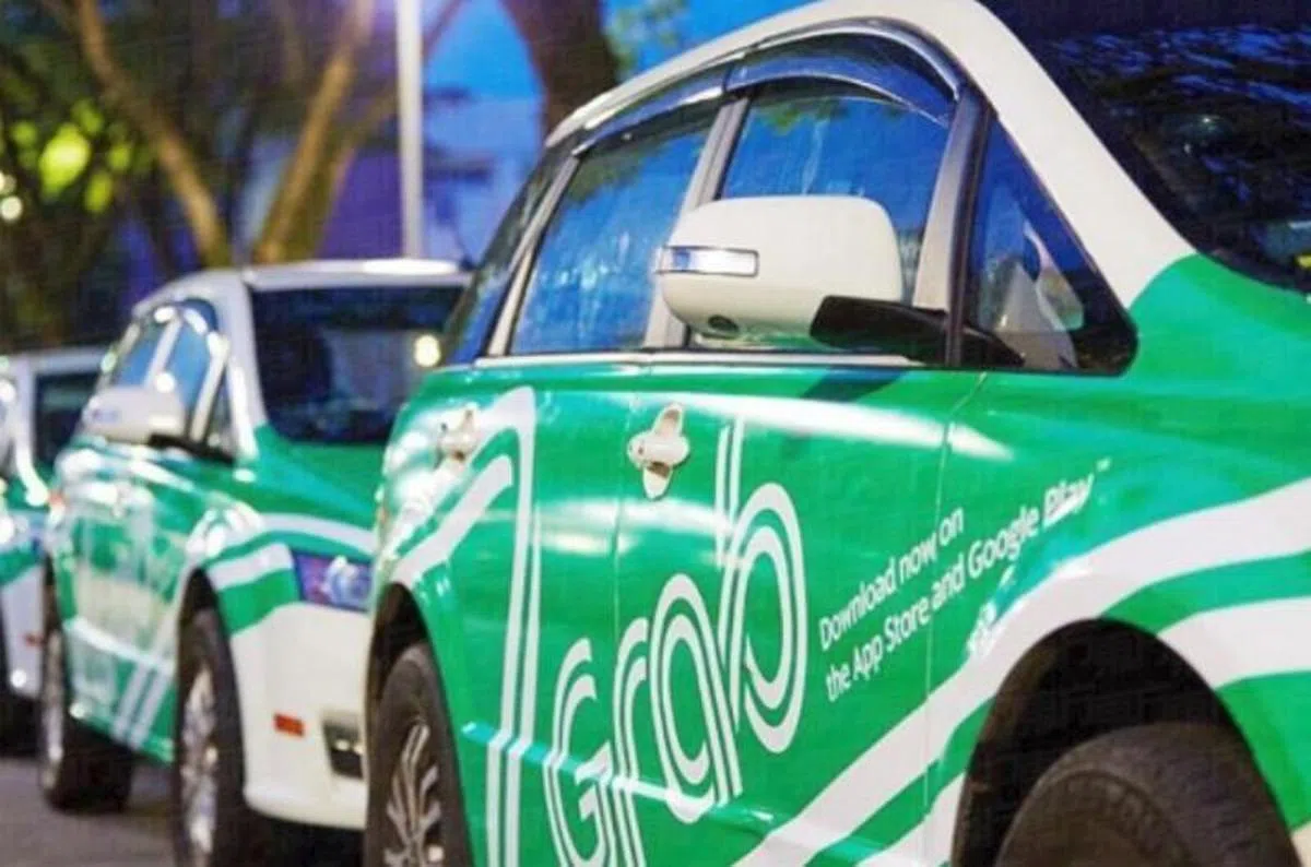  自从2014年Uber和Grab进入市场后，公路上的私召车越来越多。（新明日报） 