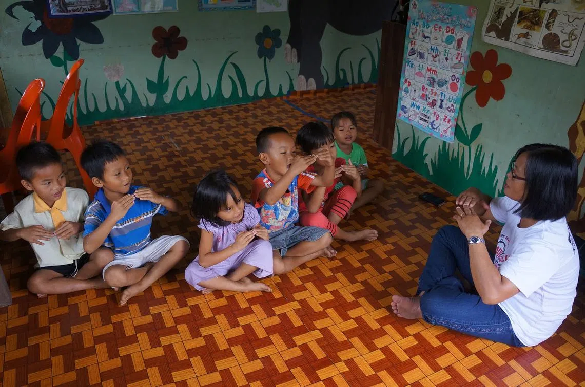 报告指出，马来西亚四岁至六岁的孩童，每10人就有一人没机会接受学前教育。图为沙巴一所幼稚园的课堂。（海峡时报档案照片）