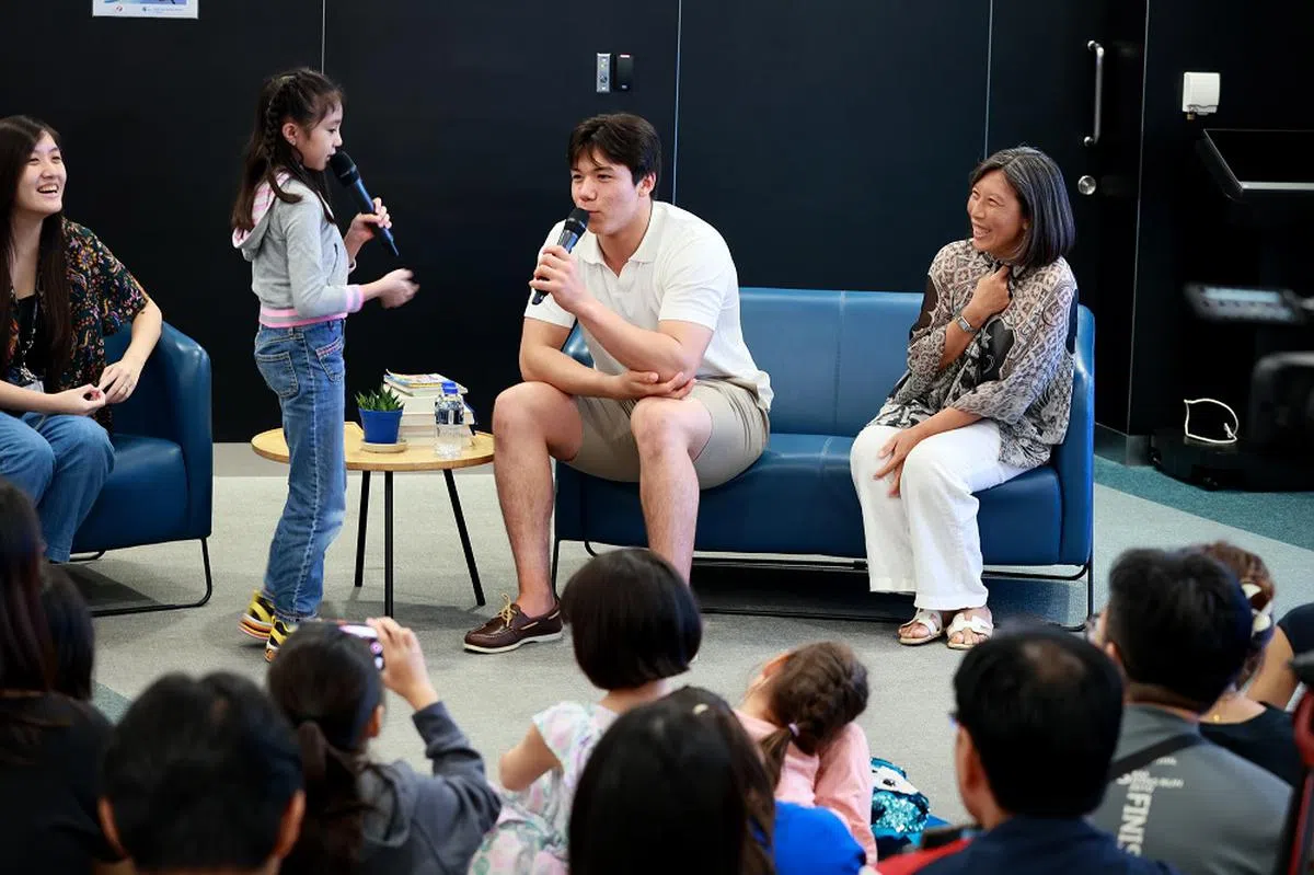 设计对白：“墨士廉哥哥，请问你一天吃多少饭？”（联合早报）