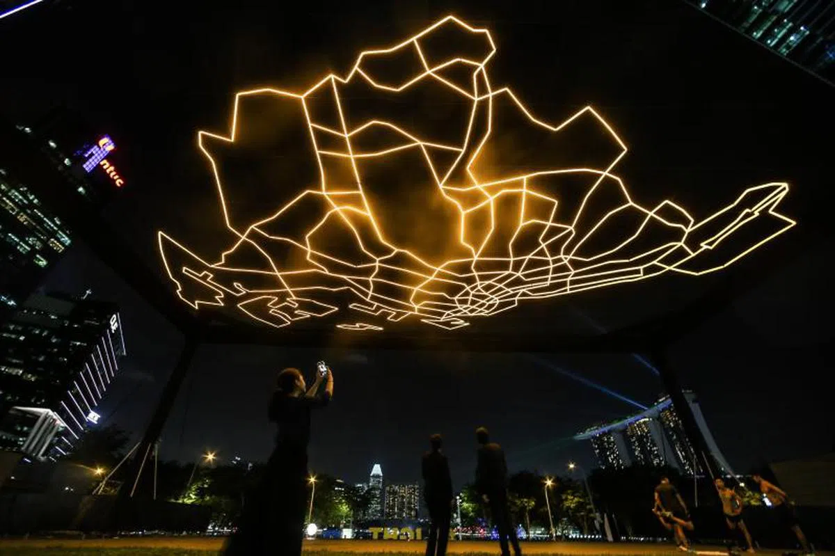  “ City Gazing Singapore” （联合早报） 