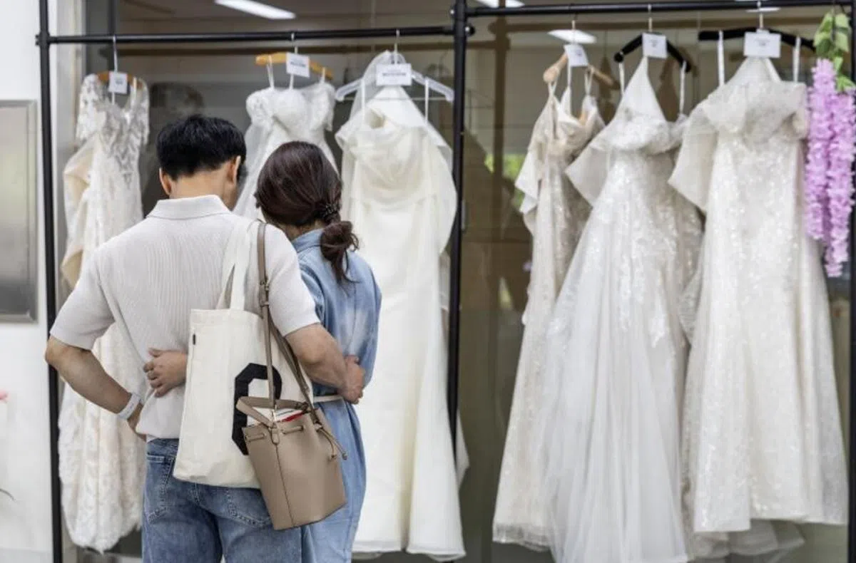 选婚纱，老婆说了算？（韩国中央日报）