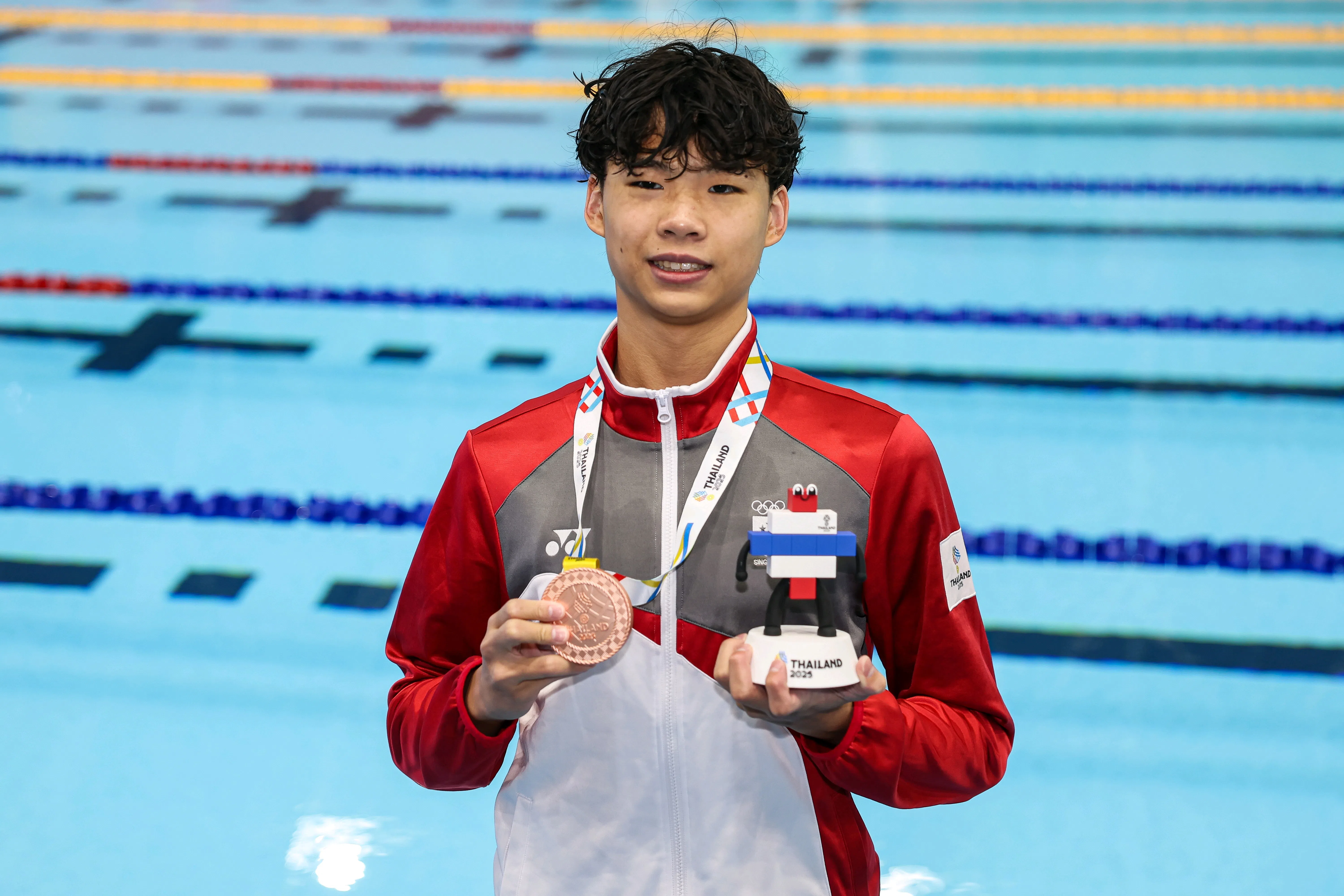 冯俊熹成功赢得铜牌并打破全国纪录。