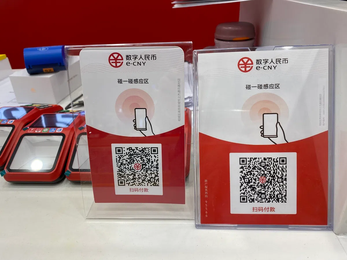 国人在中国旅游时，只要看到这类红白配色的QR标识，就可使用数字人民币付款。