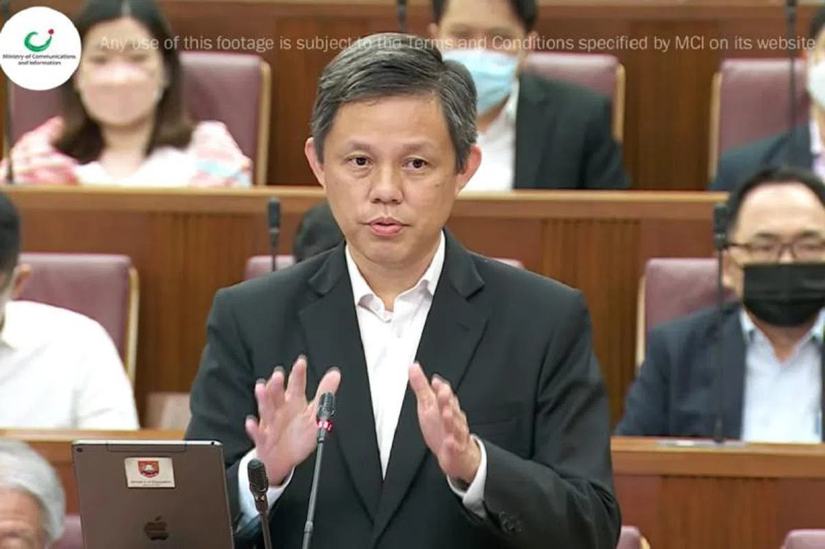 主管公共服务的教育部长陈振声。（国会直播截图）