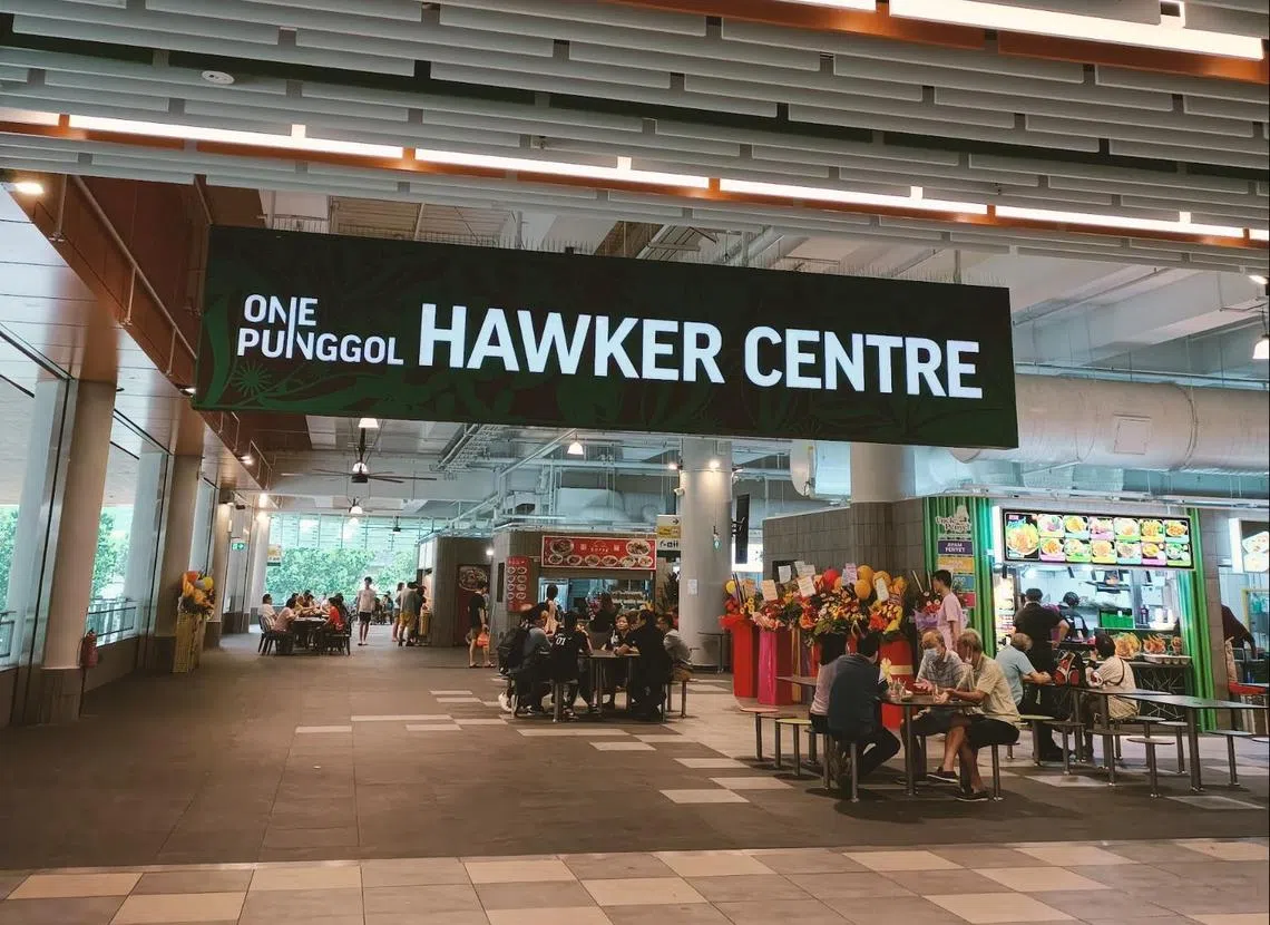 新开张的One Punggol小贩中心。（宣萱摄）
