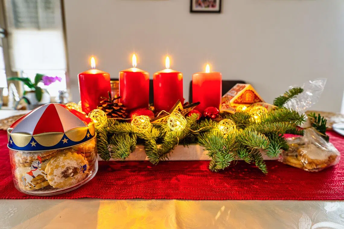 圣诞倒数花圈。