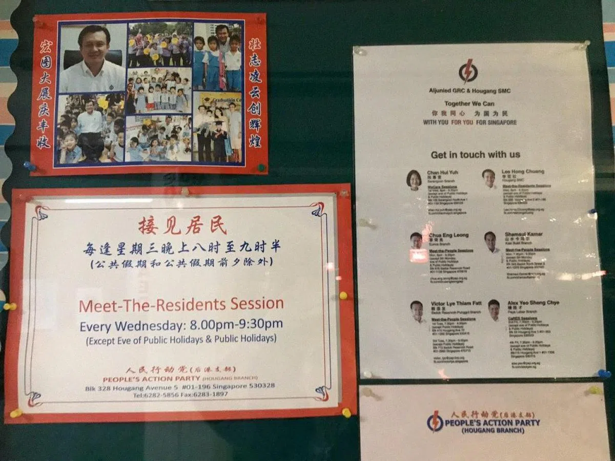  去年2月，后港单选区区内的公告牌上，会有人民行动党关于接见选民的信息。（Rice media） 