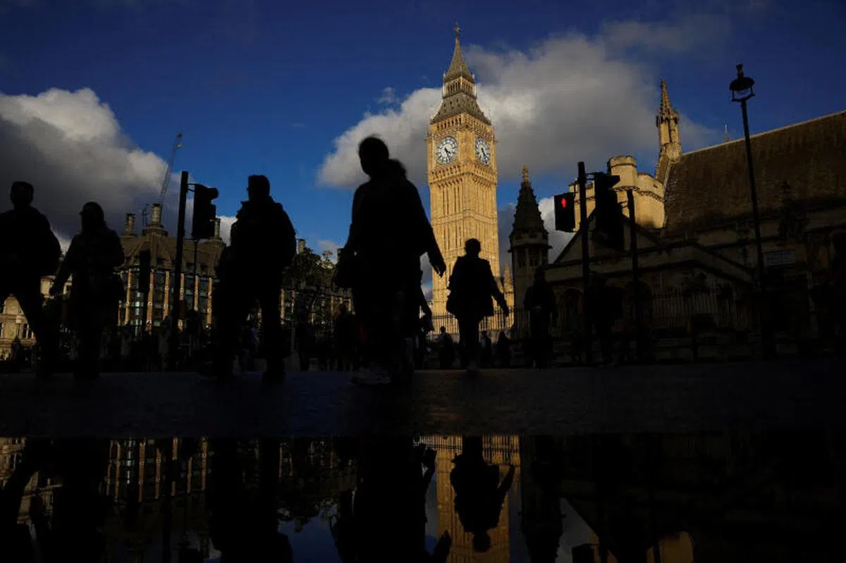 伦敦大本钟一带的群众。（路透社）