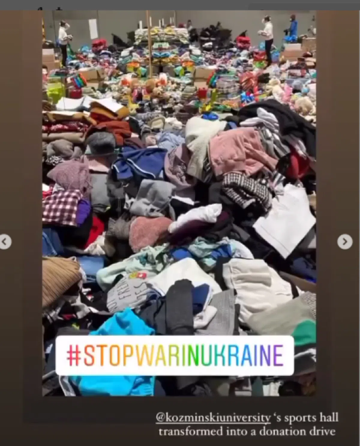 考明斯基大学的体育馆也临时成为了收取捐赠品的中心。（Christie Cheah的Instagram）