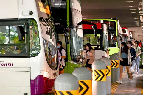 本地巴士转换站出现的感染群近日引发关注。（联合早报）