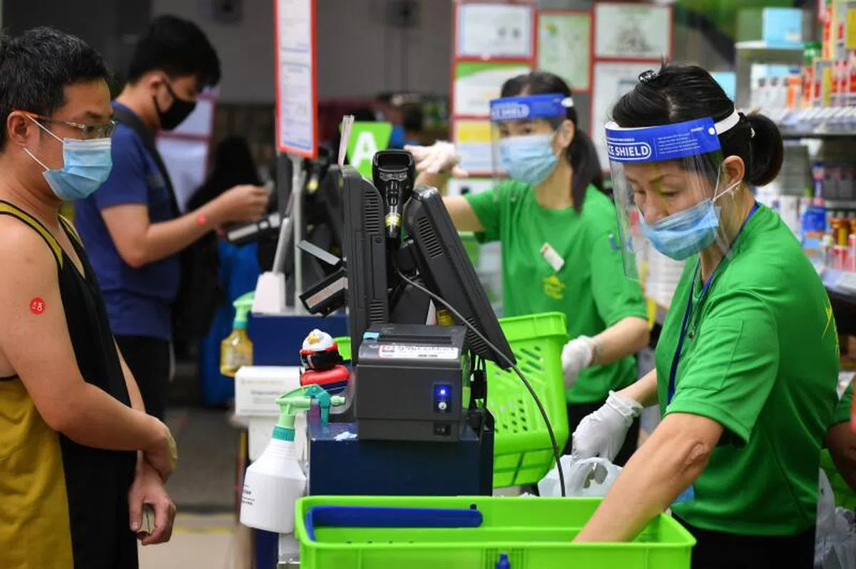  昇菘兼职员工可获4.68个月花红，加总一下，一位平均月薪1000元兼职收银员可收获4680元花红奖励。（海峡时报） 