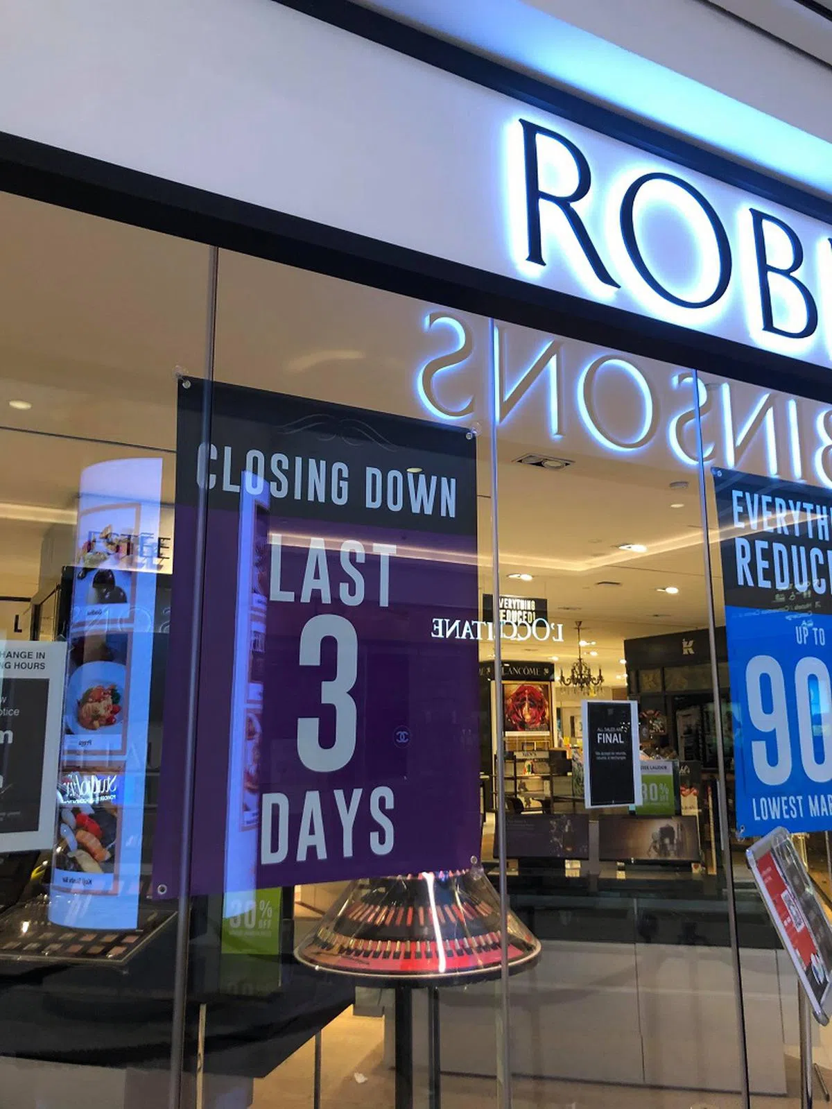  如果不是早知道这里将结束营业，我一点儿都看不到异样，大家工作起来那么兴致盎然。（卢丽珊摄） 