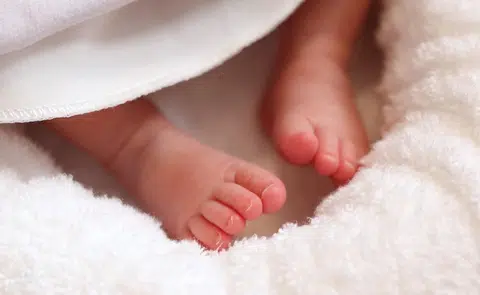 据非官方统计，本地医院一年里平均会接到数百起希望宝宝能在吉时出生的案例。（商业时报）