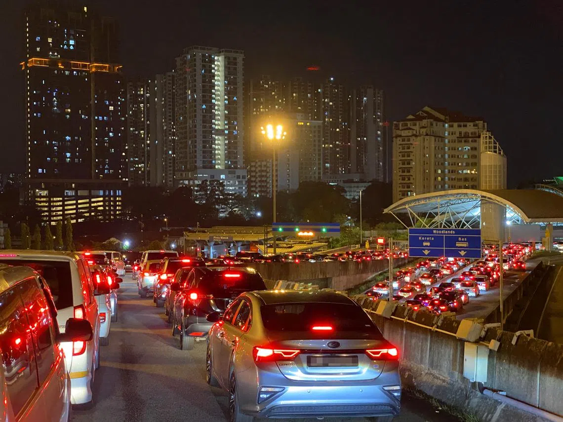 新马边境交通拥堵已是老生常谈，始终无法解决的问题。（联合早报）