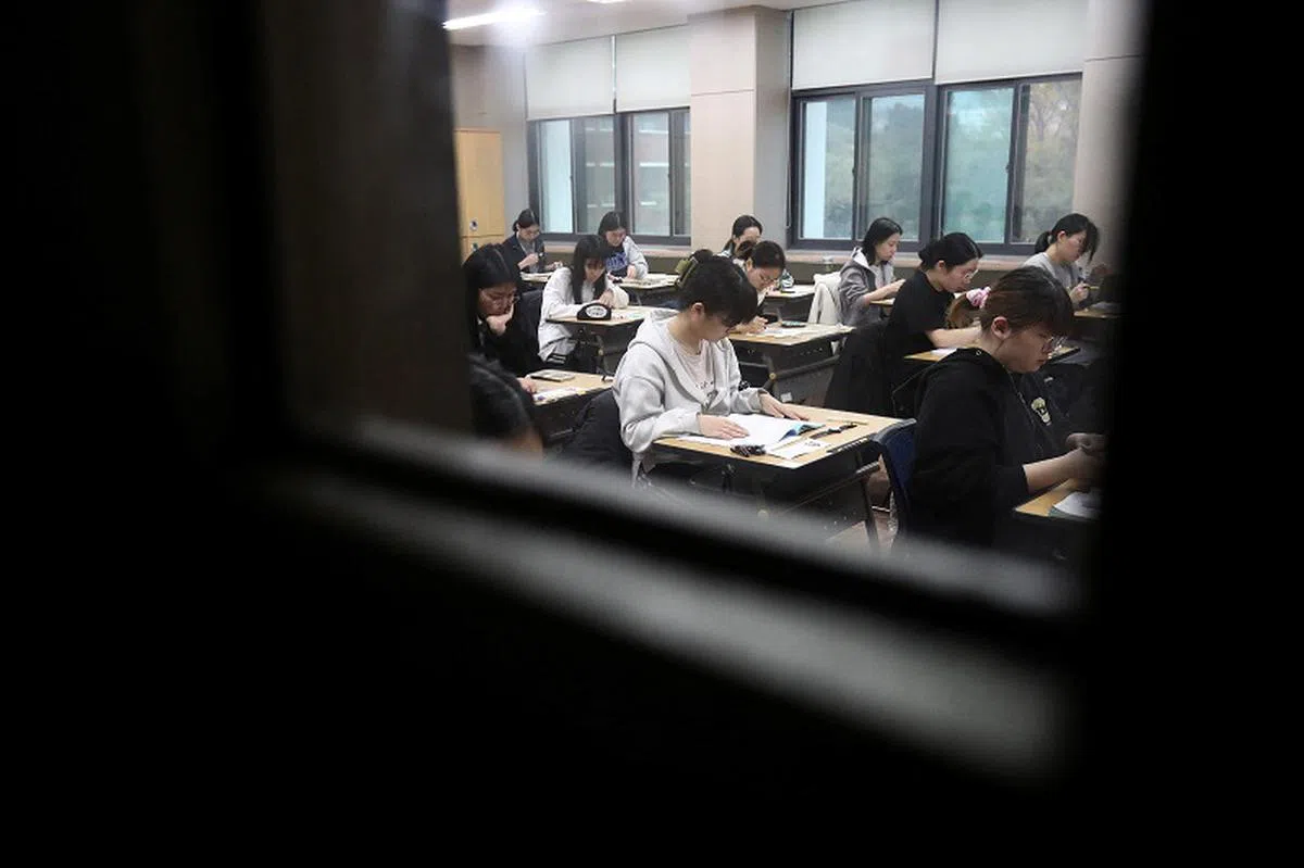 韩国教育部的调查发现，每10名韩国学生中，就有三人曾患上抑郁和焦虑症状。（路透社）