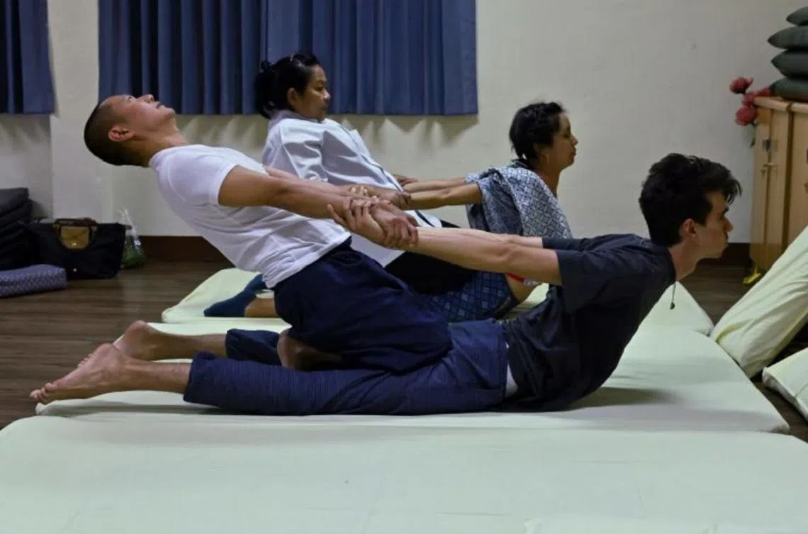 有听到骨头“卡拉卡拉”的声音吗？（曼谷邮报）