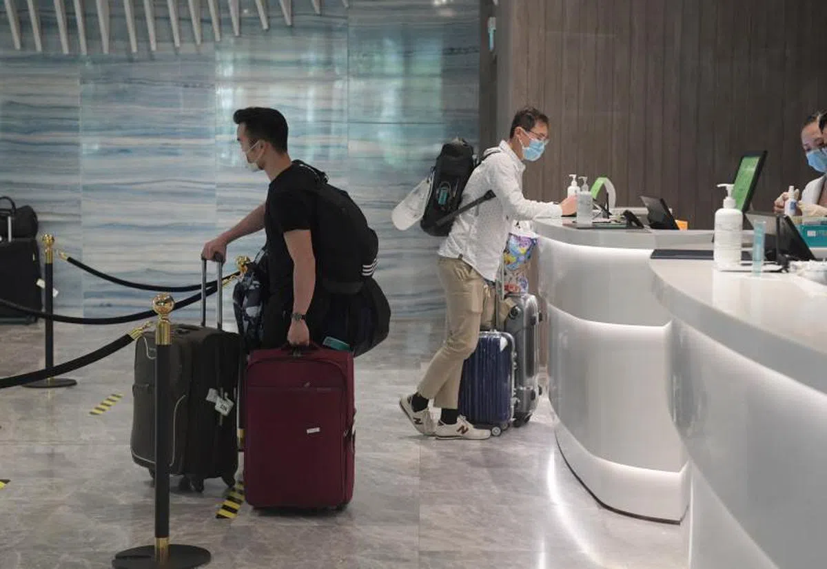  来自非特定10个国家地区的入境旅客一律需到指定设施隔离。图为作为指定隔离设施的悦乐圣淘沙酒店。（海峡时报） 