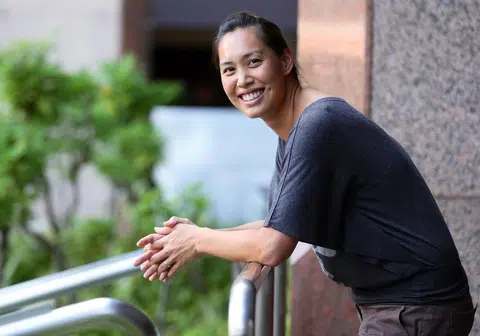 新加坡前国家泳将杨玮玲驰骋泳坛17年，在东运会独揽40枚金牌，并连续四届代表新加坡出战奥运。（新报）