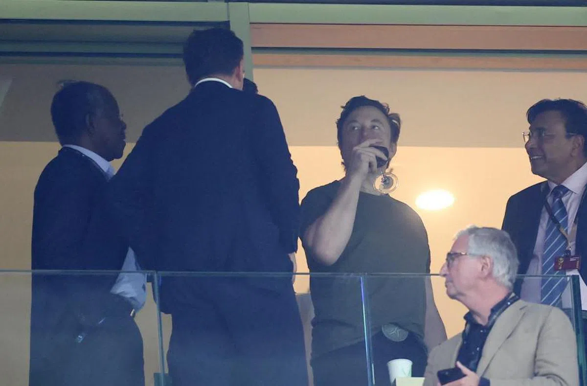 马斯克昨晚还在卡塔尔惬意观赏观赏世界杯决赛。（路透社）