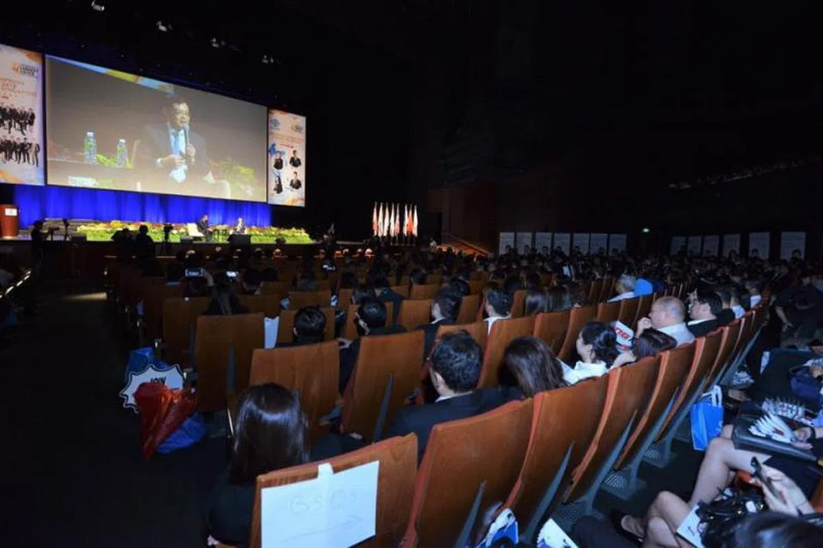  数千名Propnex房屋经纪出席了昨天的年度大会。（王瑞杰面簿） 