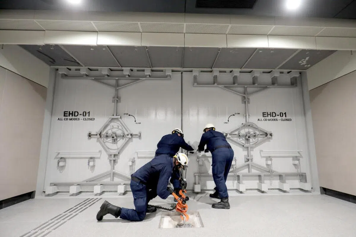 强化钢铁防爆门。（联合早报）