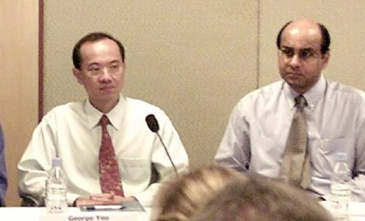 2003年至2011年，杨荣文（左）和尚达曼都在内阁任职。（联合早报档案照）