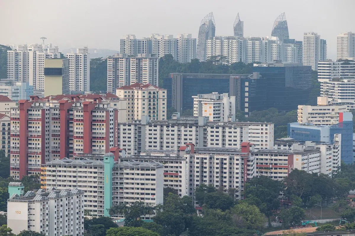 如何看待组屋，是参与屋契回购计划与否的重要考量。（联合早报）