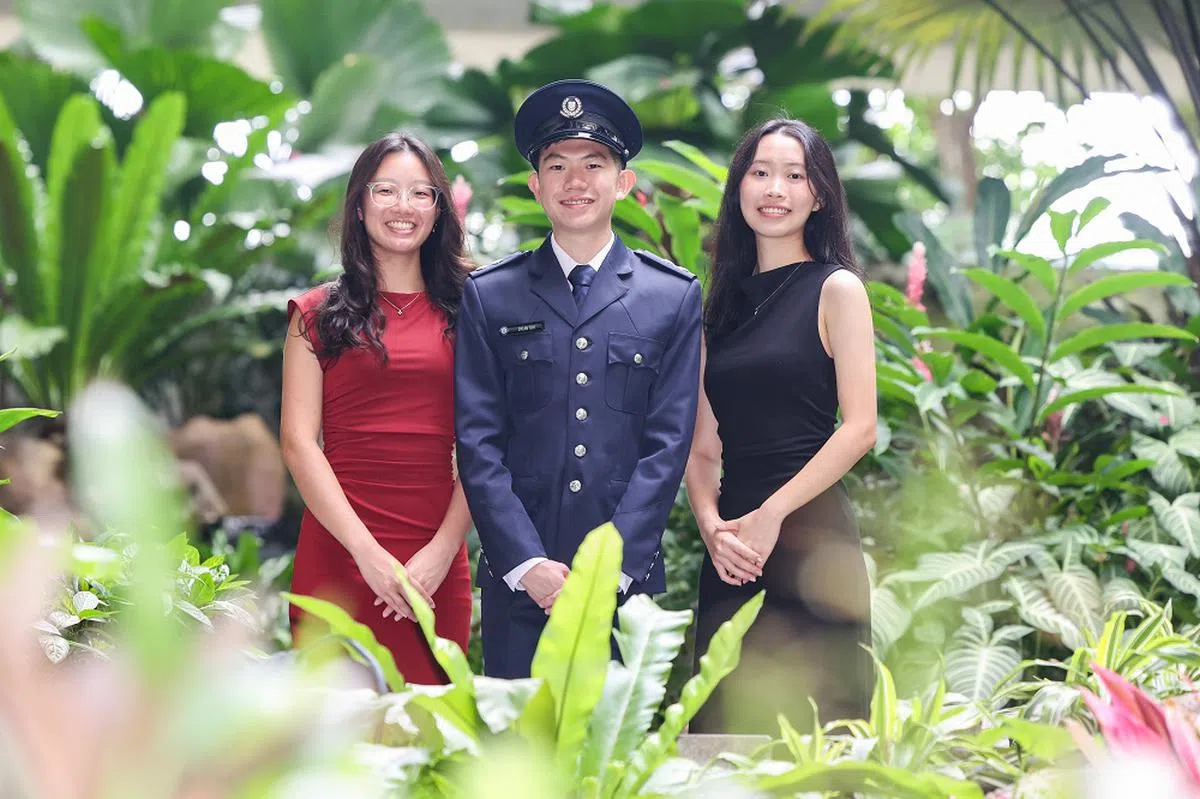 2024年总统奖学金得主陈靖凯（左起）、卓恩宇与王祎宁。他们将到美国深造。（联合早报）