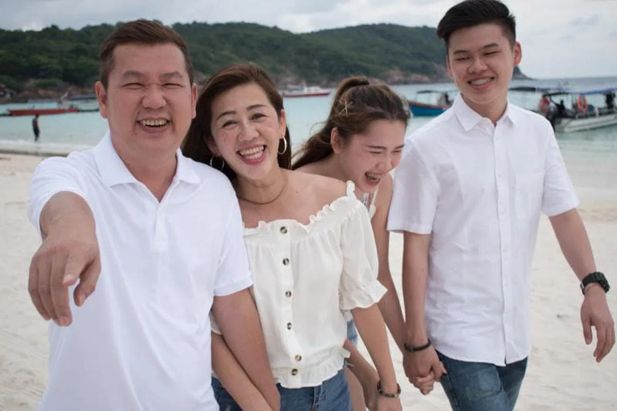  佳欢一家感情非常好。（甄珍面簿） 