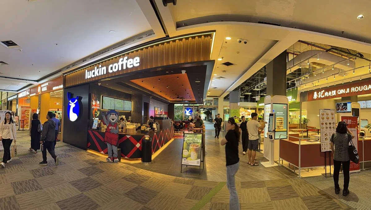 樟宜坊的这个角落，有四家来自中国的餐饮业者。（取自Reddit）