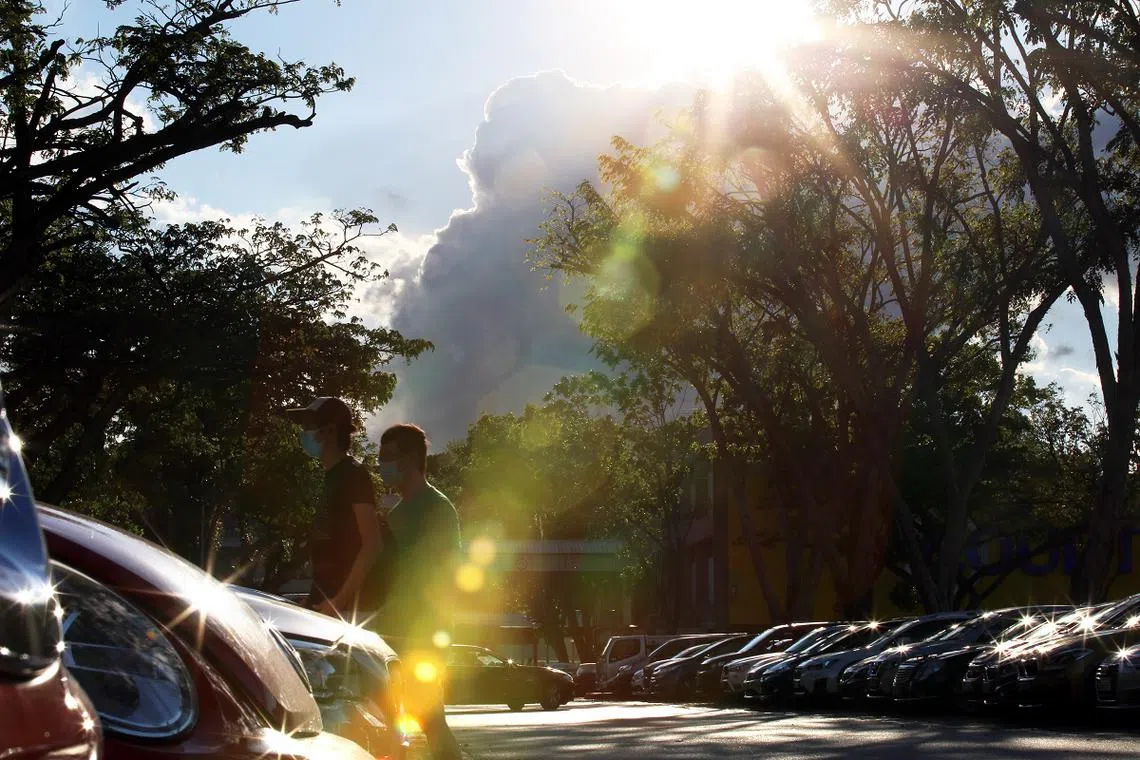 我国气象署指出，上周位于新加坡北部地区的气温曾飙升至36.7摄氏度。（联合早报）