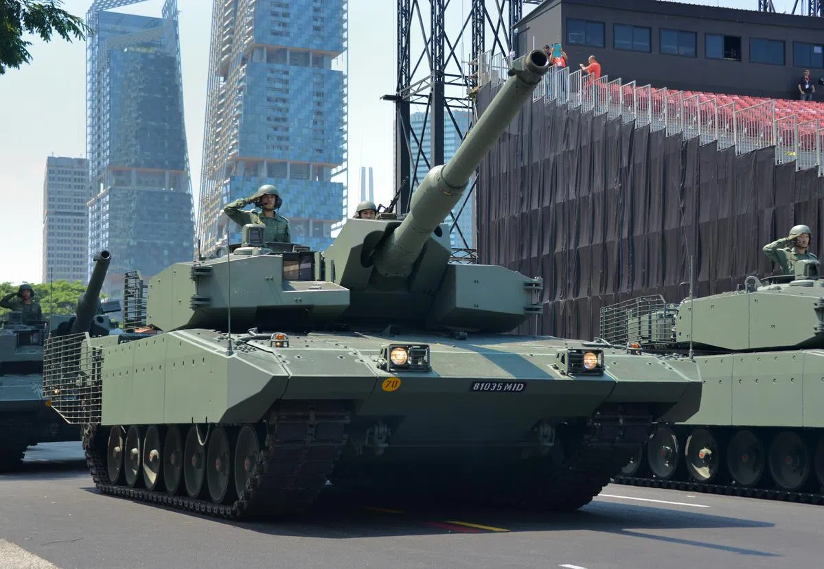  豹型2SG主战坦克参加2015年国庆预演的英姿。（新报） 