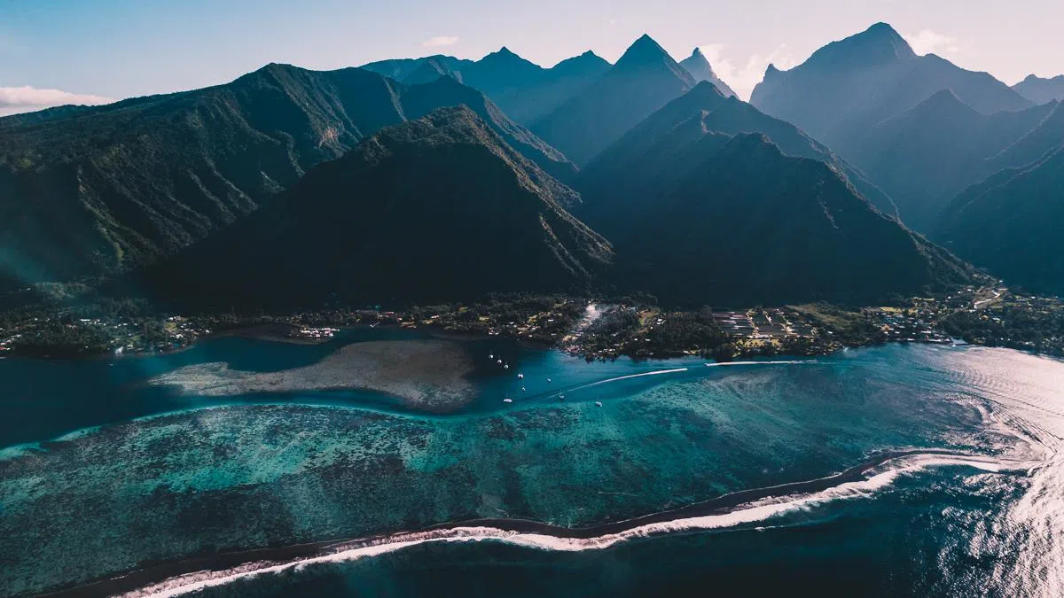 大溪地的Teahupo'o村。（Gone With The Wynns）