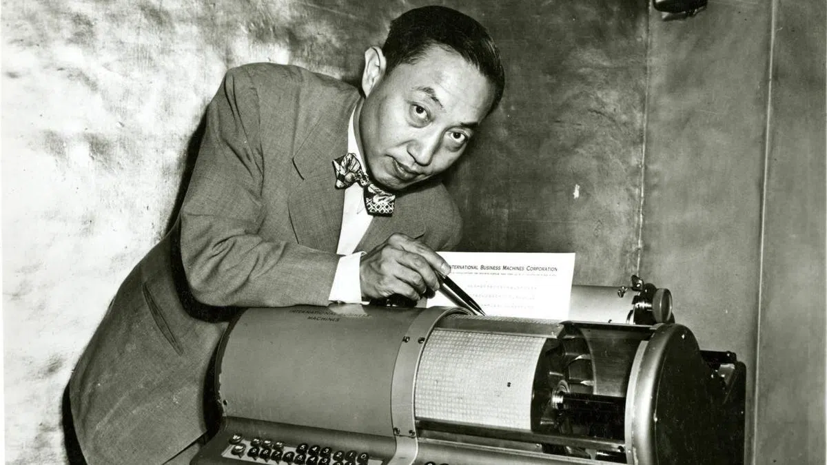 发明电华打字机的华裔美国工程师高仲芹（Kao Chung-Chin）。（the Type）
