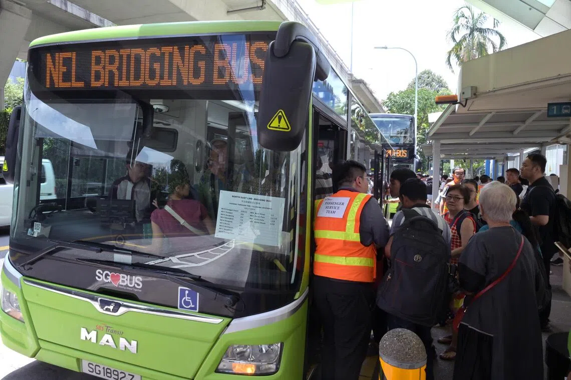 8月中旬当东北线地铁故障时，当局立即派出接驳巴士。新加坡地铁今年故障的次数有点多。