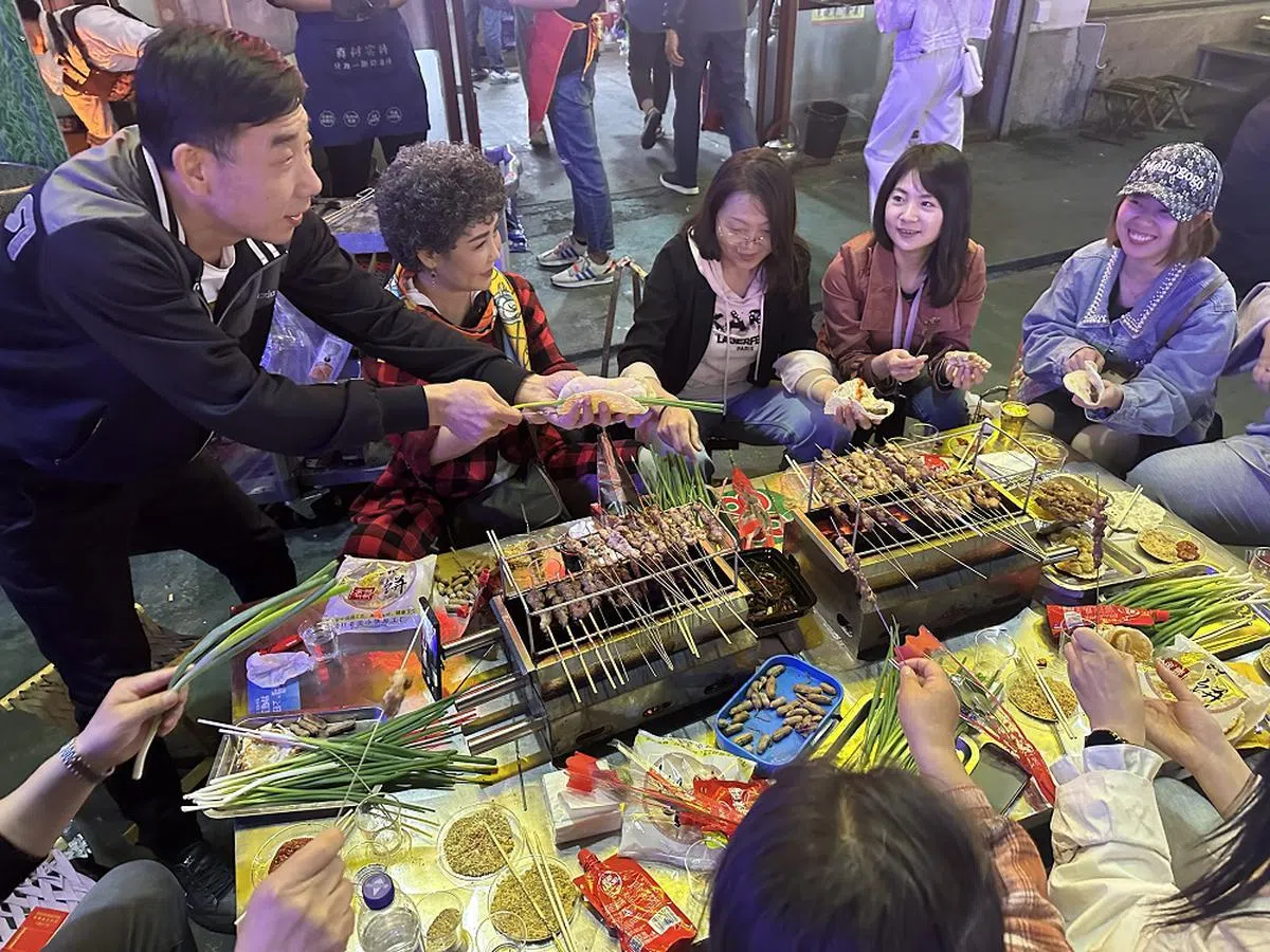 淄博被游客占领，人满为患。（联合早报）